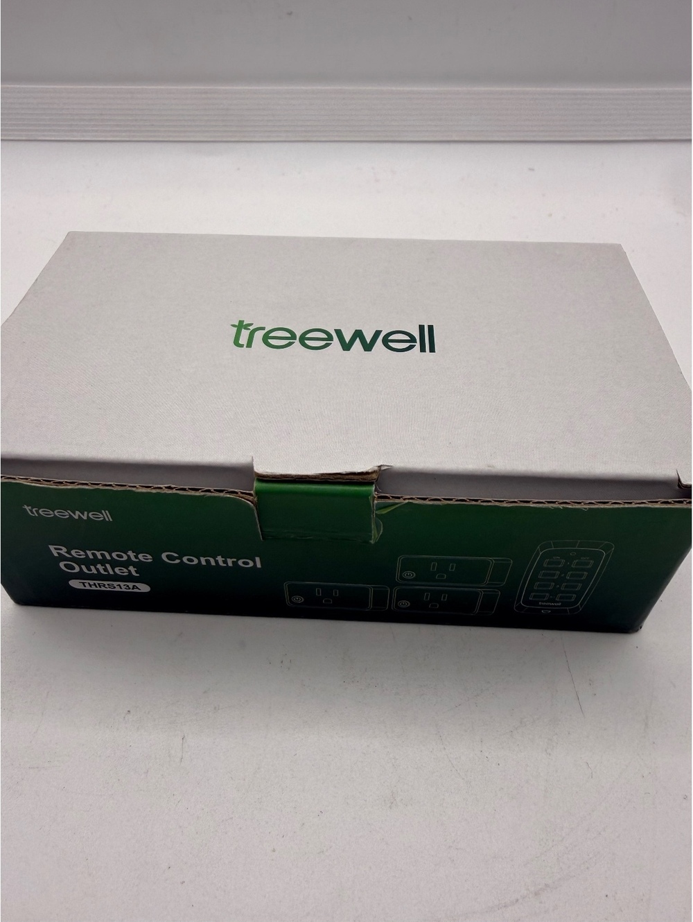 Treewell Remote Control Outlet Set with Keychain Remote - Picture 2 of 4